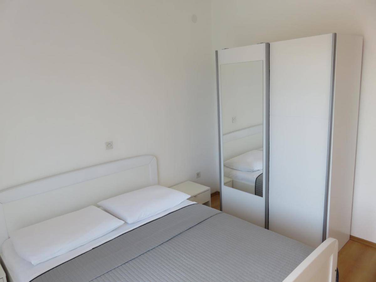 Apartmani Mm Starigrad Paklenica Esterno foto
