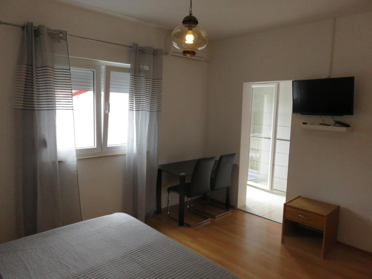 Apartmani Mm Starigrad Paklenica Esterno foto