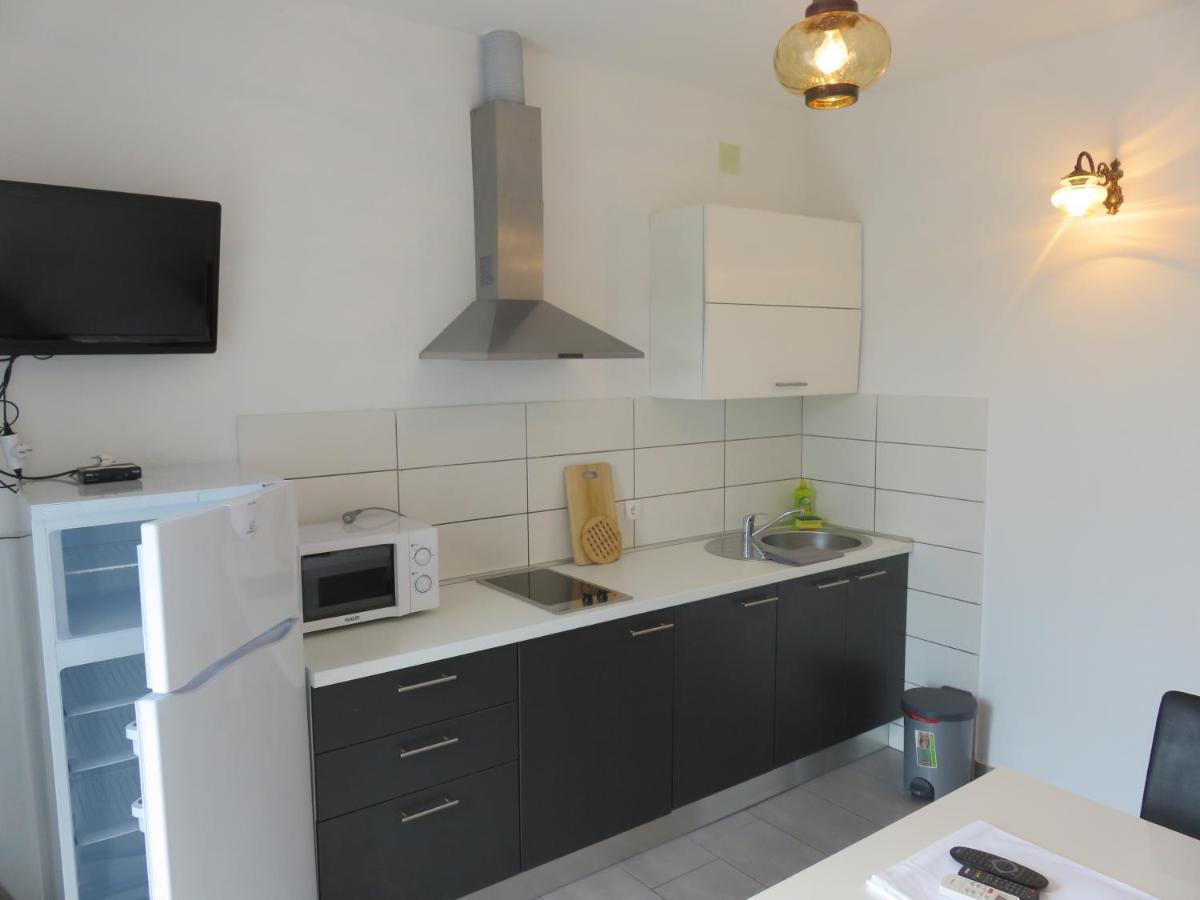 Apartmani Mm Starigrad Paklenica Esterno foto